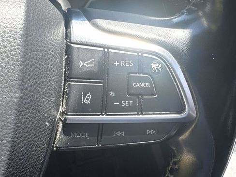 Used 2021 Toyota Highlander XLE AWD/4WD image 21