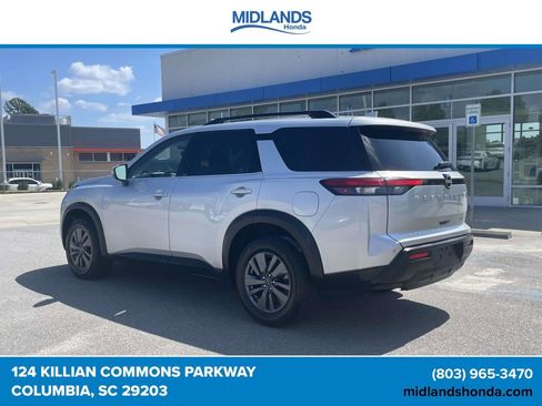 Used 2024 Nissan Pathfinder SV AWD/4WD image 4