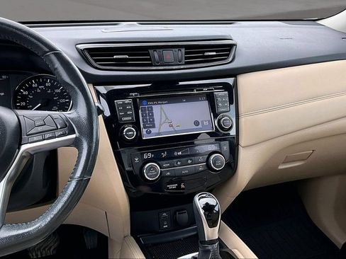 Used 2017 Nissan Rogue SL w/ SL Premium Package AWD/4WD image 6