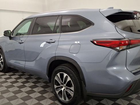 Certified 2023 Toyota Highlander XLE image 2