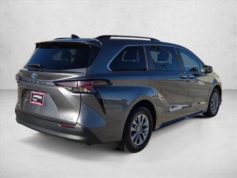 Used 2024 Toyota Sienna XLE image 5