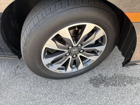 Used 2023 Honda Odyssey EX-L image 19
