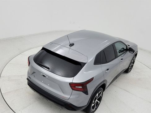 Used 2024 Chevrolet Trax RS FWD image 17