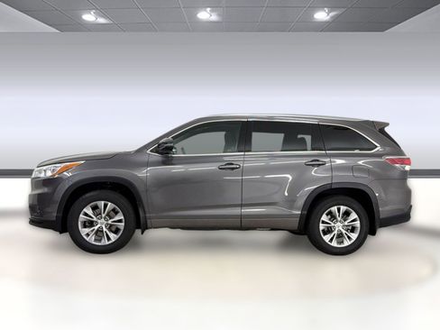 Used 2015 Toyota Highlander XLE AWD/4WD image 2