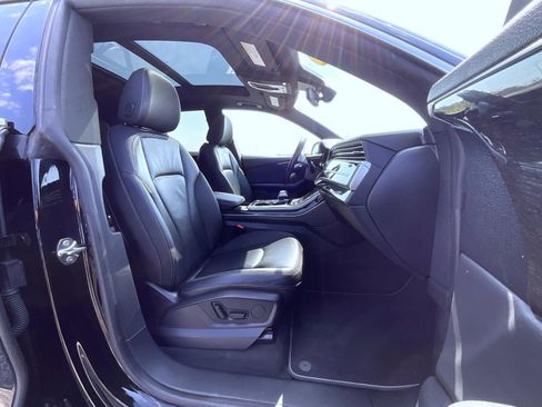Used 2019 Audi Q8 Premium image 15