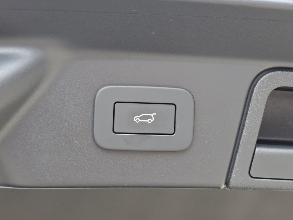 Certified 2025 Land Rover Range Rover Velar S AWD/4WD image 16