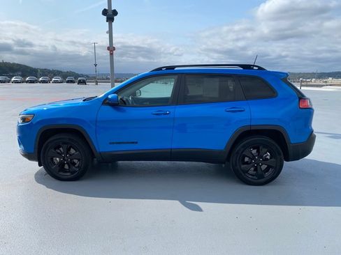 Used 2020 Jeep Cherokee Latitude Plus AWD/4WD image 5