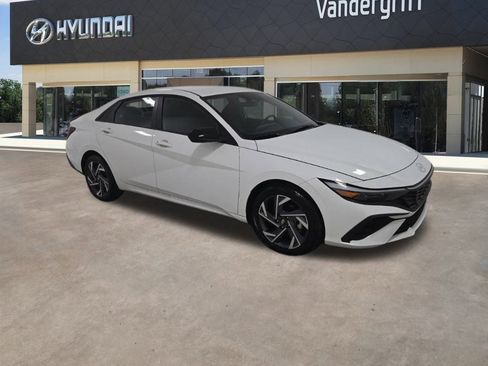 Certified 2025 Hyundai Elantra Sport image 13