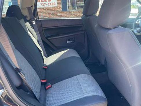 Used 2010 Jeep Grand Cherokee Laredo AWD/4WD image 7