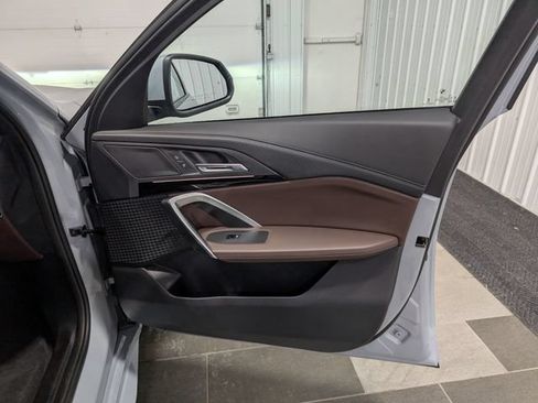 Used 2025 BMW X2 xDrive28i w/ M Sport Package AWD/4WD image 26