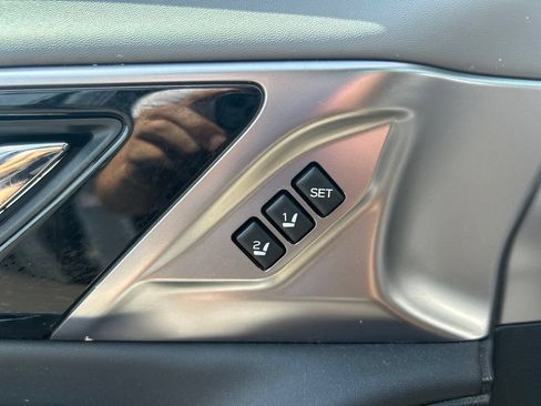 Certified 2025 Subaru Outback Limited AWD/4WD image 10