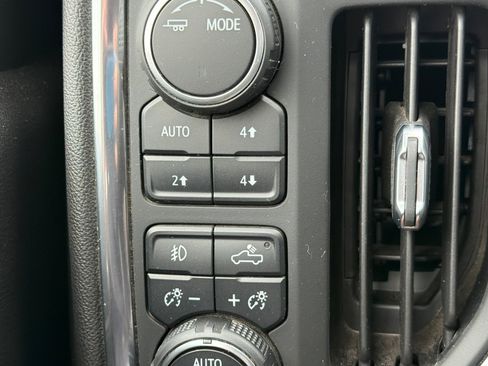 Used 2022 Chevrolet Silverado 1500 LTZ w/ LTZ Premium Package AWD/4WD image 25