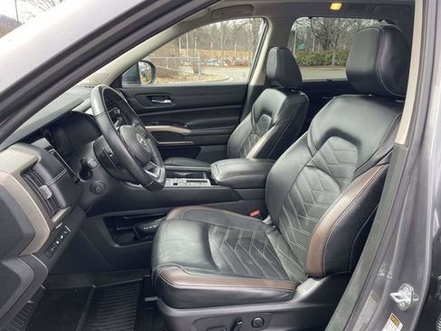 Used 2023 Nissan Pathfinder Platinum w/ Cargo Package image 19