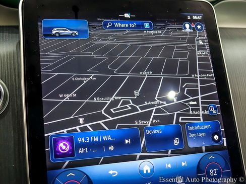 Used 2023 Mercedes-Benz GLC 300 4MATIC w/ AMG Line image 24