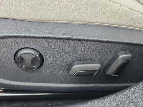 Used 2023 Volkswagen Jetta SE w/ Panoramic Sunroof Package image 18