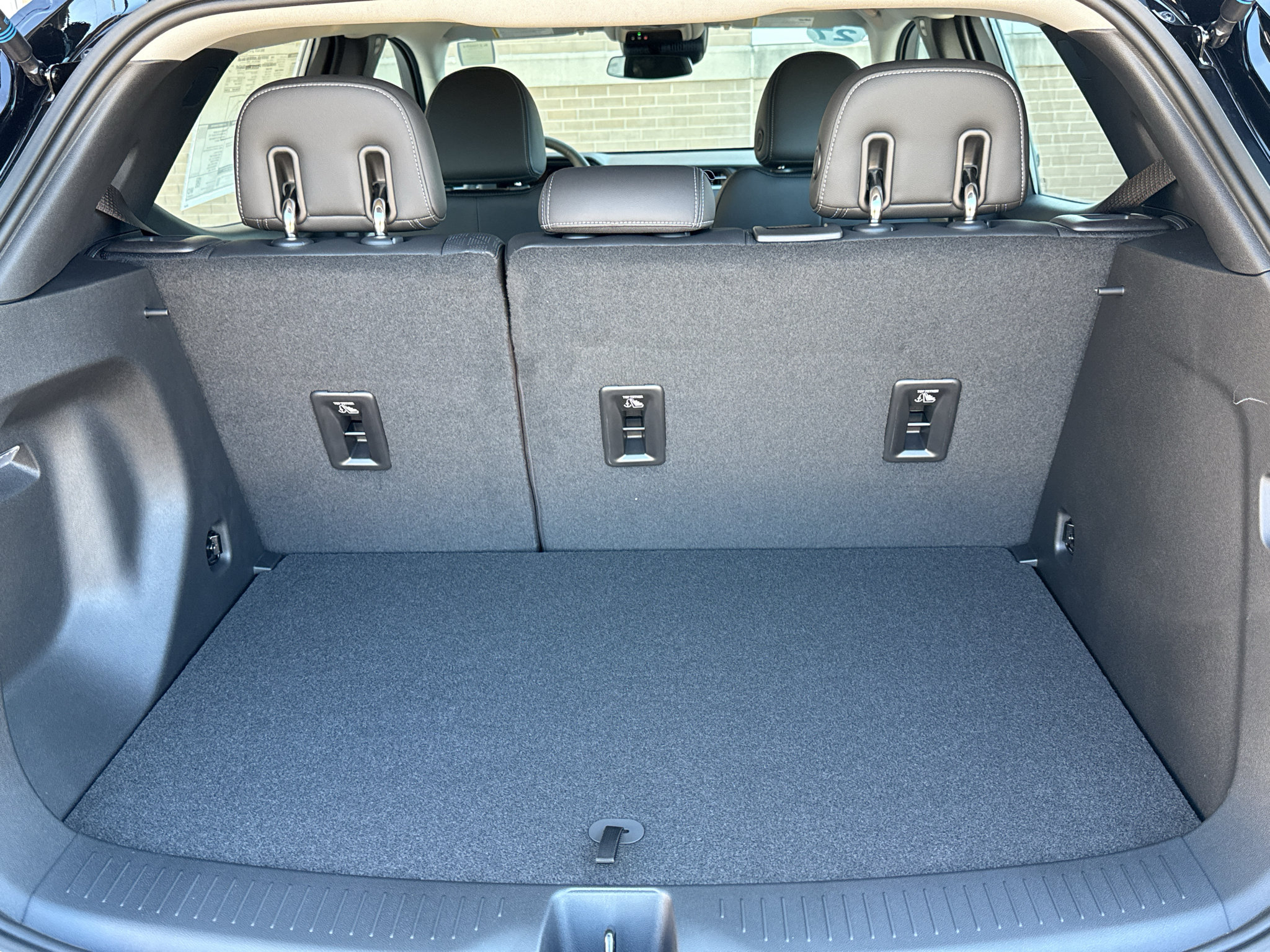 New 2027 Chevrolet Bolt LT w/ Comfort Package FWD image 35