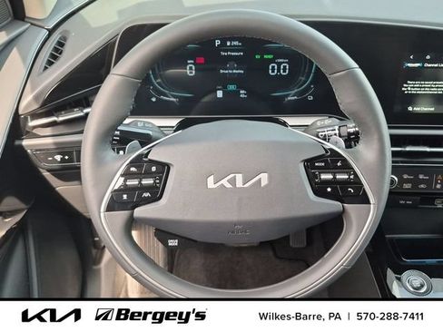 Certified 2025 Kia Niro EX w/ EX Cold Weather Package FWD image 16