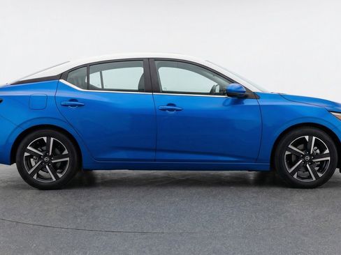 Used 2025 Nissan Sentra SV FWD image 11