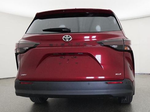 New 2026 Toyota Sienna XLE FWD image 23