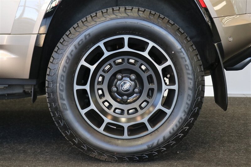 Used 2025 Land Rover Defender 110 AWD/4WD image 56