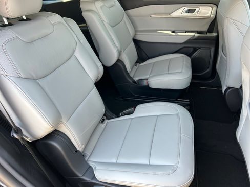 New 2026 Ford Explorer Active w/ Active Comfort Package RWD image 18