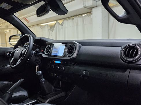 Used 2022 Toyota Tacoma TRD Off-Road w/ TRD Premium Off Road Package image 21