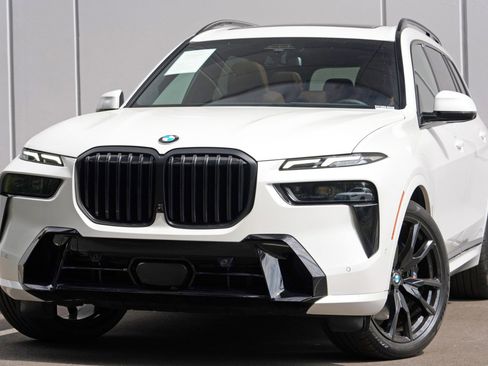 Used 2023 BMW X7 xDrive40i w/ Executive Package AWD/4WD image 3