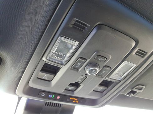 Certified 2025 Chevrolet Tahoe High Country image 36