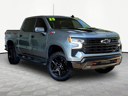 Used 2025 Chevrolet Silverado 1500 LT Trail Boss w/ Convenience Package II AWD/4WD image 3