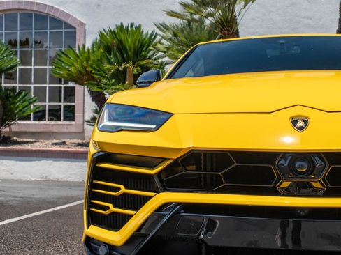 Used 2021 Lamborghini Urus AWD/4WD image 36