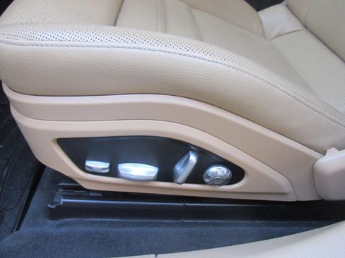 Used 2018 Porsche Panamera 4 image 90