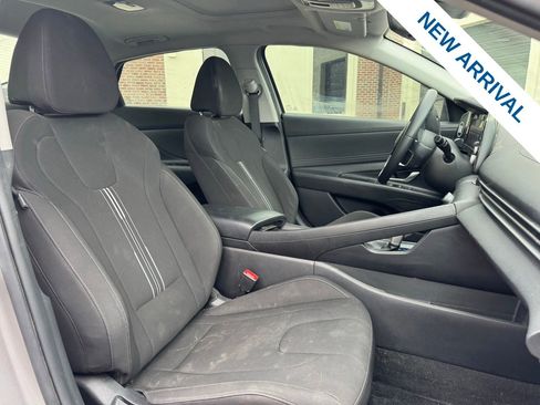 Used 2021 Hyundai Elantra SEL w/ Convenience + Premium Package FWD image 9
