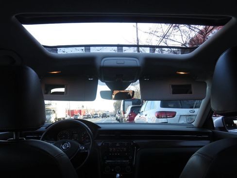 Used 2020 Volkswagen Passat 2.0T SEL image 13