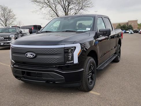 New 2025 Ford F150 Lightning XLT AWD/4WD image 3