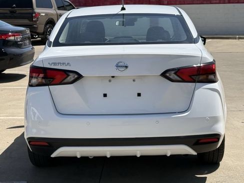 Used 2022 Nissan Versa S FWD image 5