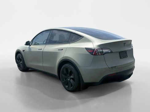 Used 2024 Tesla Model Y Long Range AWD/4WD image 3