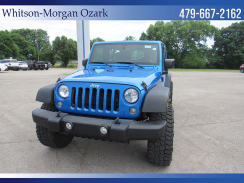Used 2016 Jeep Wrangler Unlimited Sport w/ Connectivity Group AWD/4WD image 2