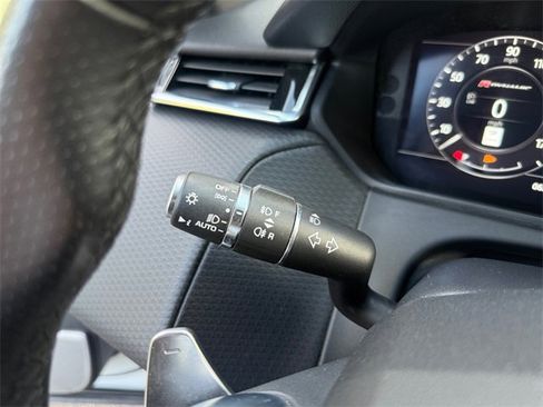 Used 2019 Land Rover Range Rover Velar R-Dynamic SE image 14