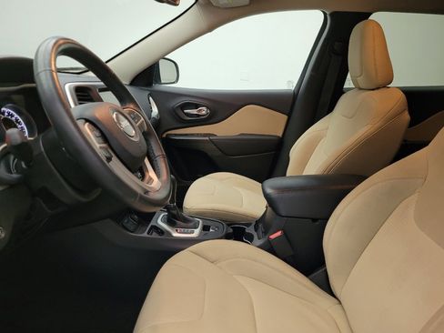 Used 2015 Jeep Cherokee Latitude w/ Comfort/Convenience Group image 17