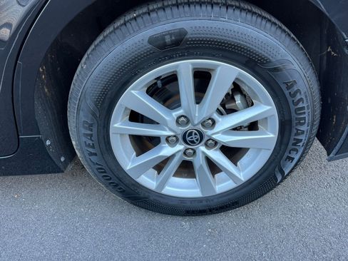 Used 2025 Toyota Camry LE image 29