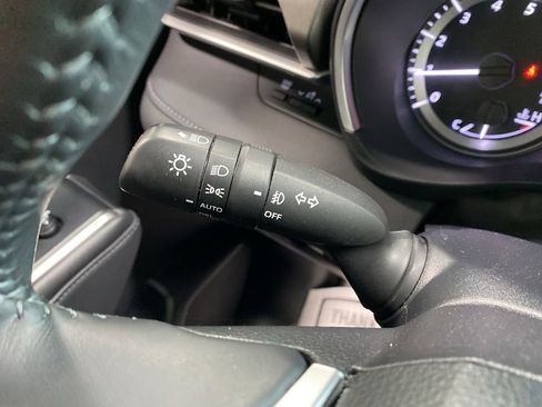 Used 2023 Toyota Highlander XLE AWD/4WD image 30