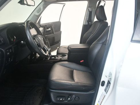Used 2020 Toyota 4Runner TRD Off-Road Premium w/ Moonroof Package AWD/4WD image 30