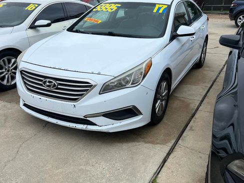 Used 2017 Hyundai Sonata SE FWD image 2