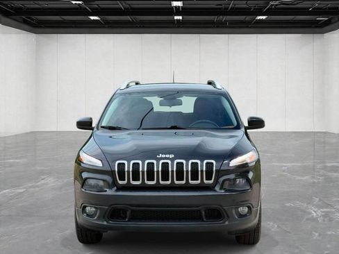Used 2015 Jeep Cherokee Latitude w/ Cold Weather Group AWD/4WD image 8