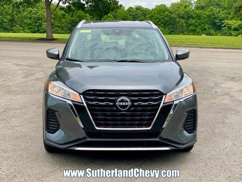 Used 2022 Nissan Kicks SV FWD image 2