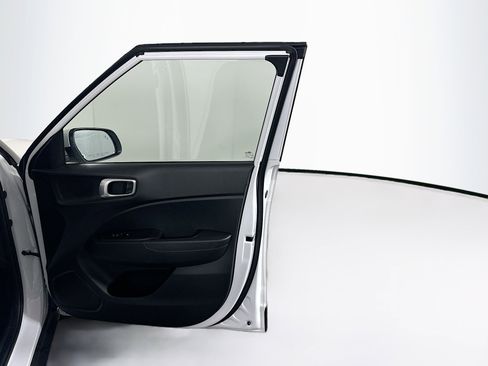 Used 2024 Hyundai Venue SEL image 32