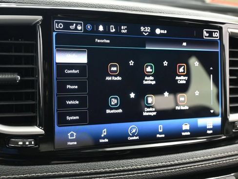 Used 2023 Chrysler Pacifica Touring-L FWD image 19