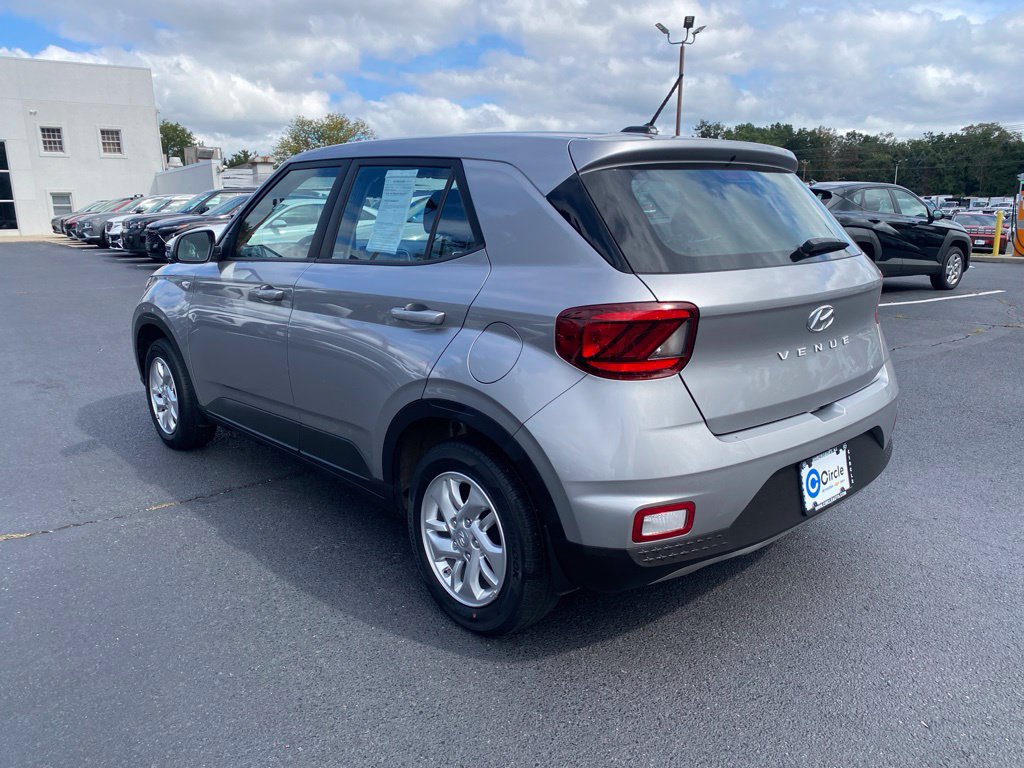 Certified 2023 Hyundai Venue SE FWD image 8