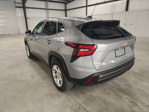 Used 2024 Chevrolet Trax LS w/ LS Convenience Package image 3