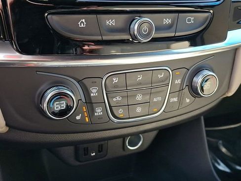 Used 2023 Chevrolet Traverse LT AWD/4WD image 18